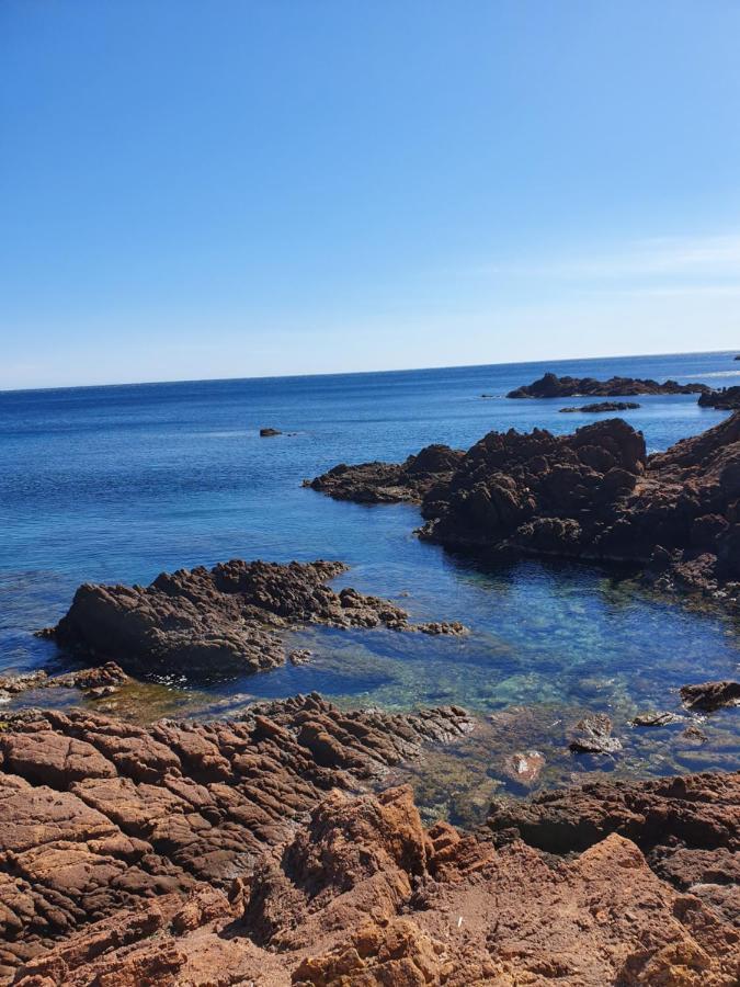 Studio Un Blacon Sur La Mer Saint-Raphael  Ngoại thất bức ảnh